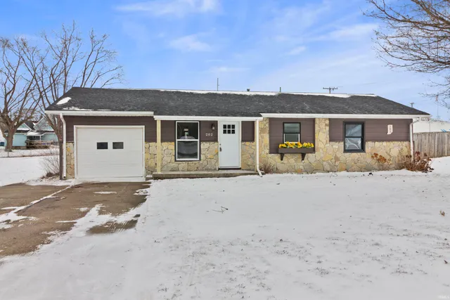 $199,900 | 202 West South I Street, Gas City, IN 46933