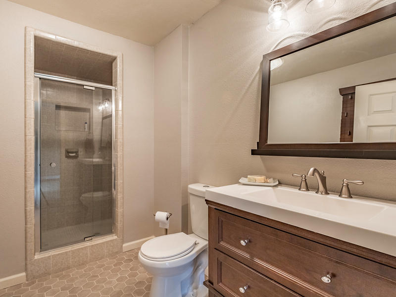 22200 Lone Tree Road Anderson, CA 96007 - Photo 13 of 22 52 Master Bath