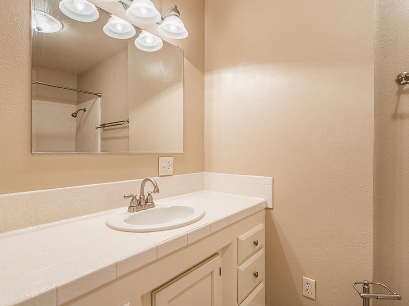 22200 Lone Tree Road Anderson, CA 96007 - Photo 14 of 22 61 Bathroom