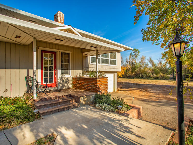 22200 Lone Tree Road Anderson, CA 96007 - Photo 20 of 22 5 Front Porch
