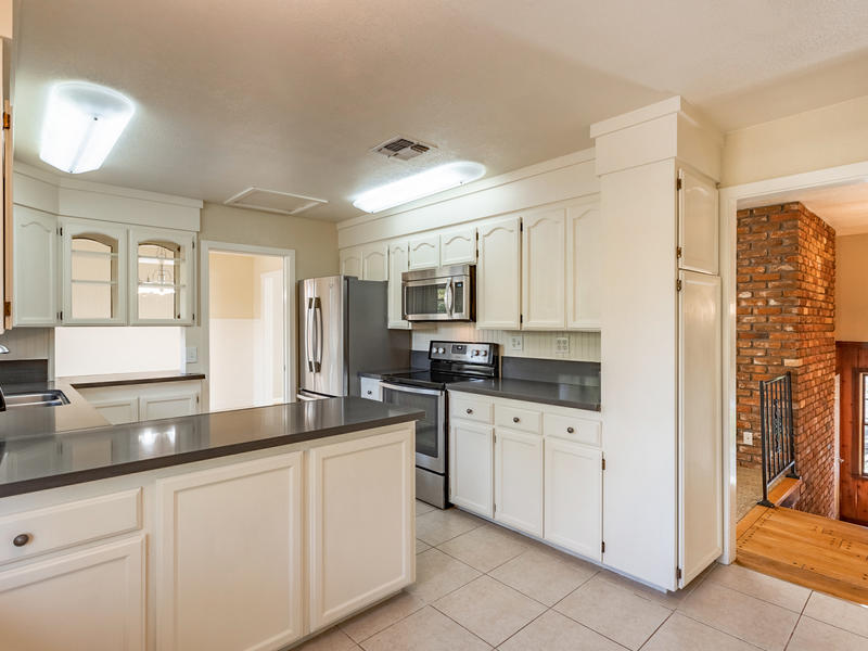 22200 Lone Tree Road Anderson, CA 96007 - Photo 2 of 22 22 Kitchen