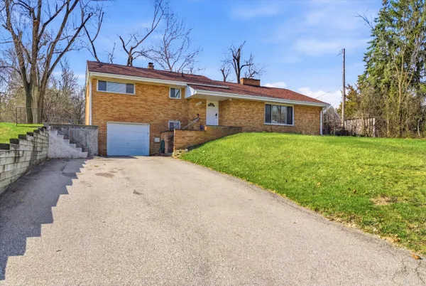 $3,400 | 2220 East Stadium Boulevard, Ann Arbor, MI 48104