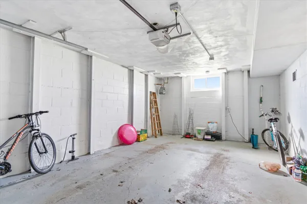 $3,400 | 2220 East Stadium Boulevard, Ann Arbor, MI 48104