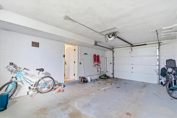 $3,400 | 2220 East Stadium Boulevard, Ann Arbor, MI 48104