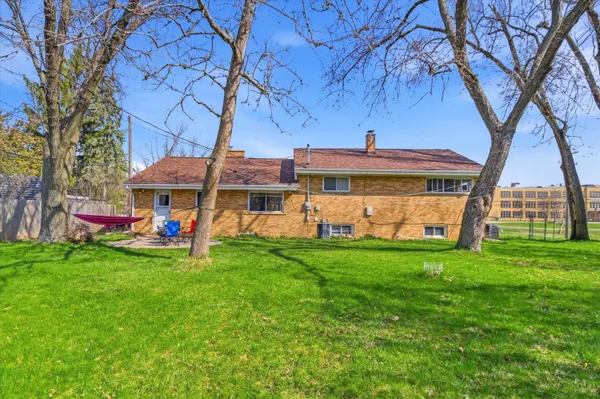 $3,400 | 2220 East Stadium Boulevard, Ann Arbor, MI 48104