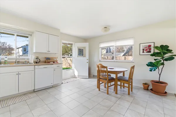 $3,400 | 2220 East Stadium Boulevard, Ann Arbor, MI 48104