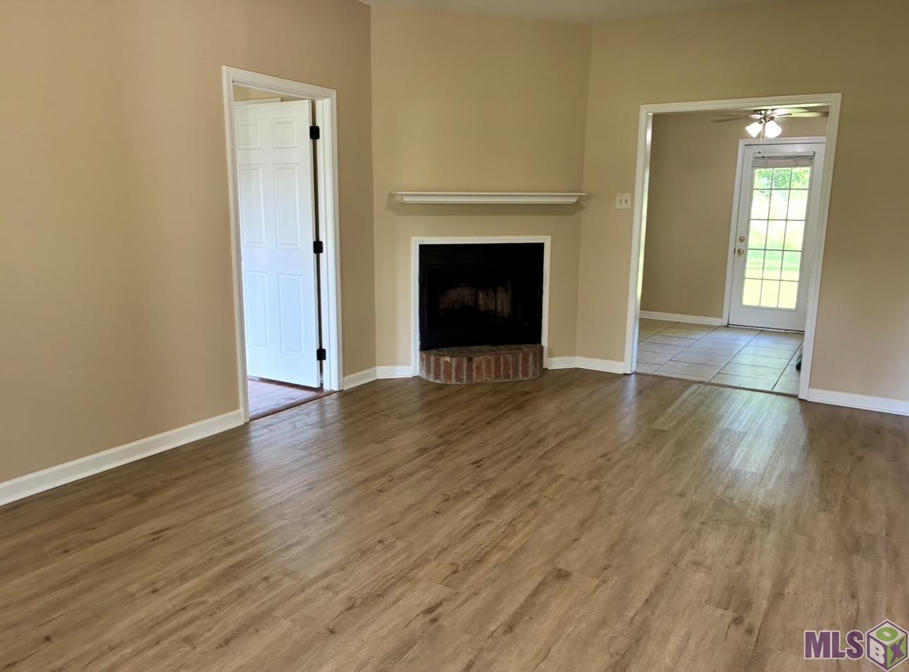 10205 Lake Ridge Avenue Gonzales, LA 70737 - Photo 2 of 10 Living Room