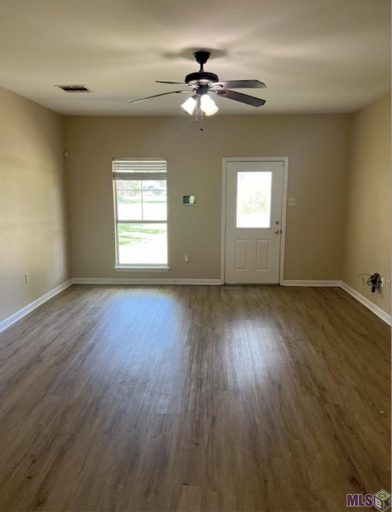 10205 Lake Ridge Avenue Gonzales, LA 70737 - Photo 3 of 10 Dining Area