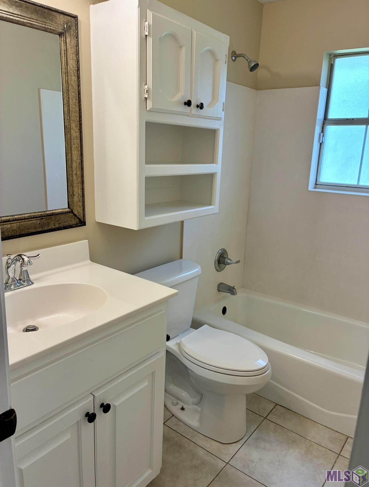 10205 Lake Ridge Avenue Gonzales, LA 70737 - Photo 9 of 10 Hall Bathroom