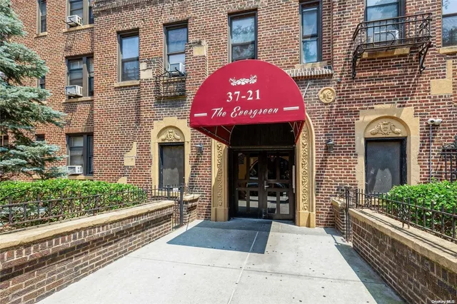 $250,000 | 37-21 80th Street, Unit 3M | Jackson Heights