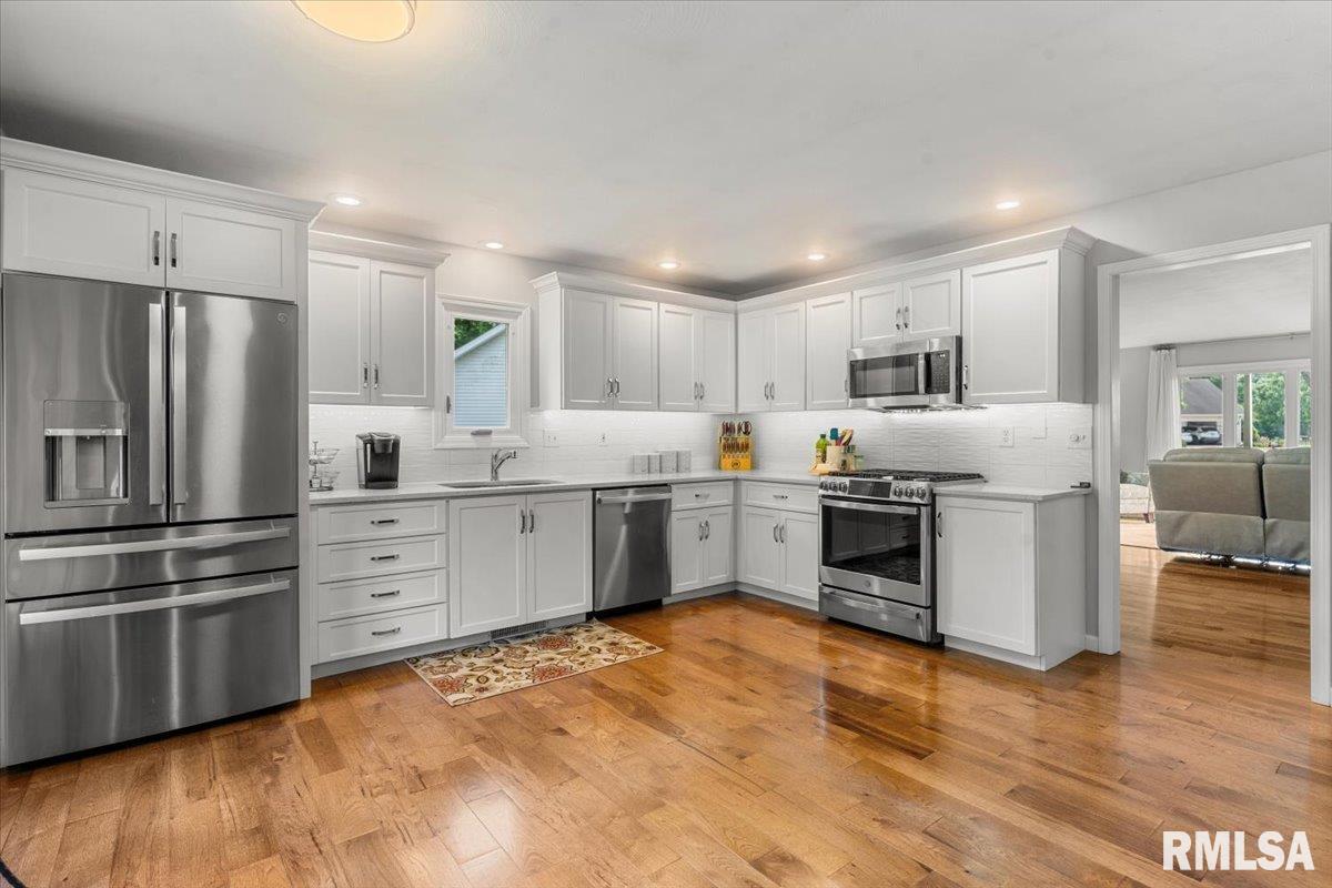 2601 Meadow Pointe Drive Springfield, IL 62702 - Photo 10 of 46