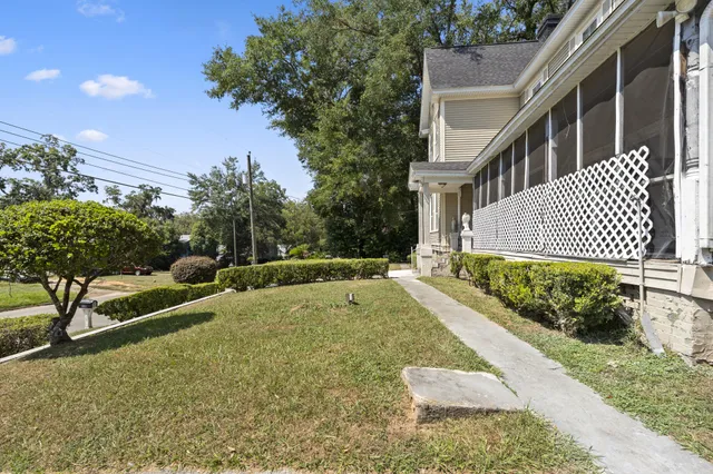 a view of a house with a yard