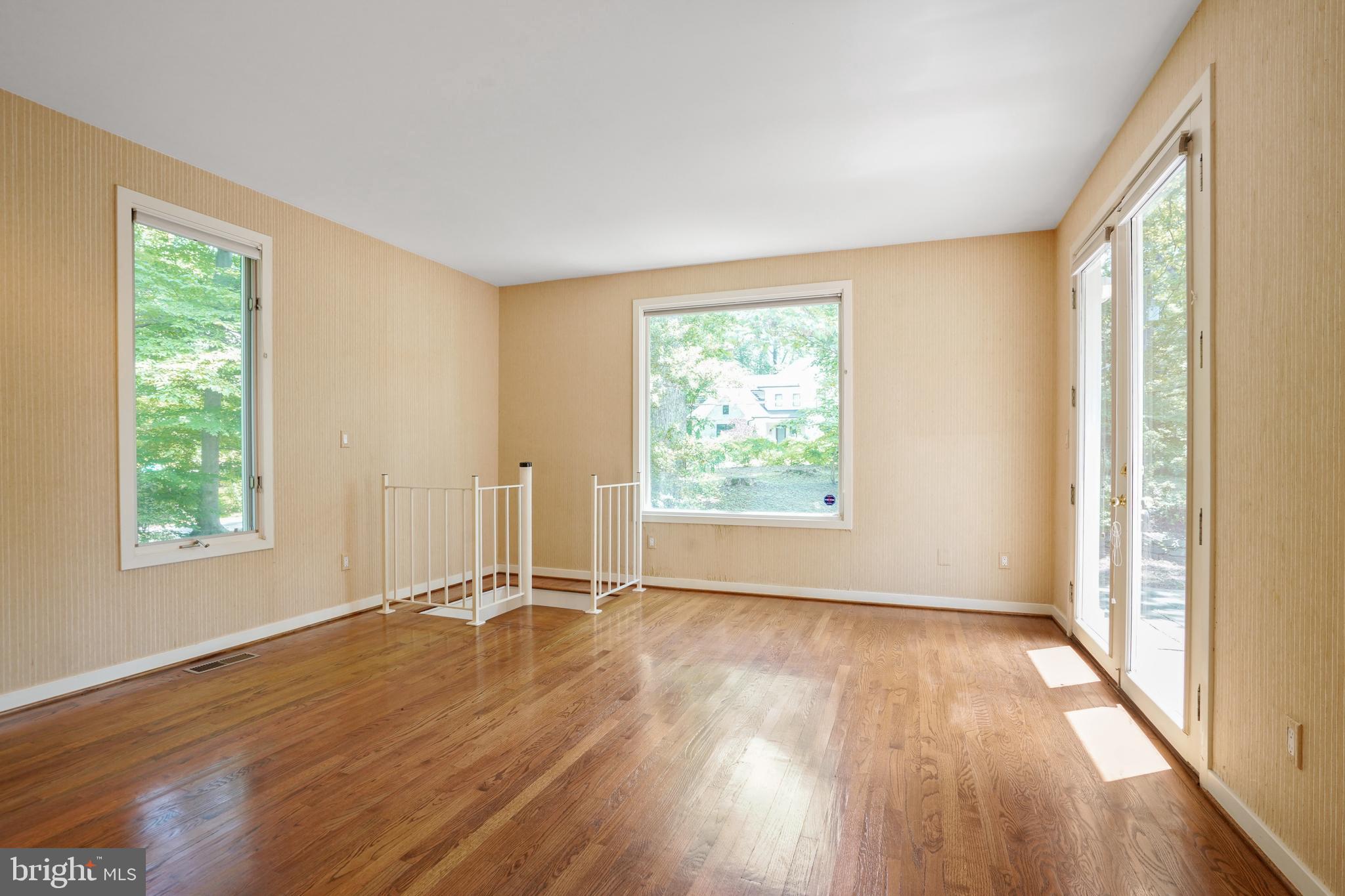 926 Saigon Road McLean, VA 22102 - Photo 21 of 54 Family Rm w/ Spiral Stairs or Elevator Potential