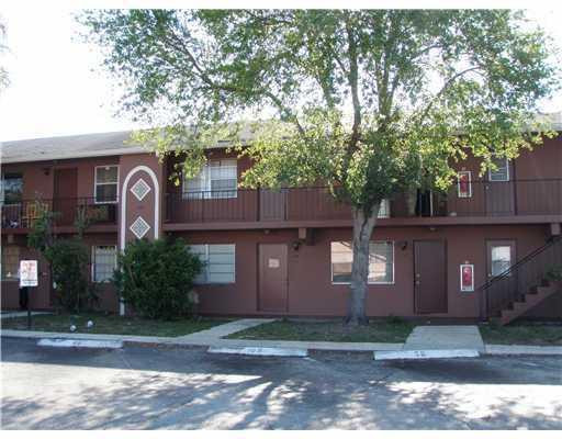 625 Southwest 20th Court, Unit 1A Delray Beach, FL 33445 - Photo 2 of 7 Exterior Front