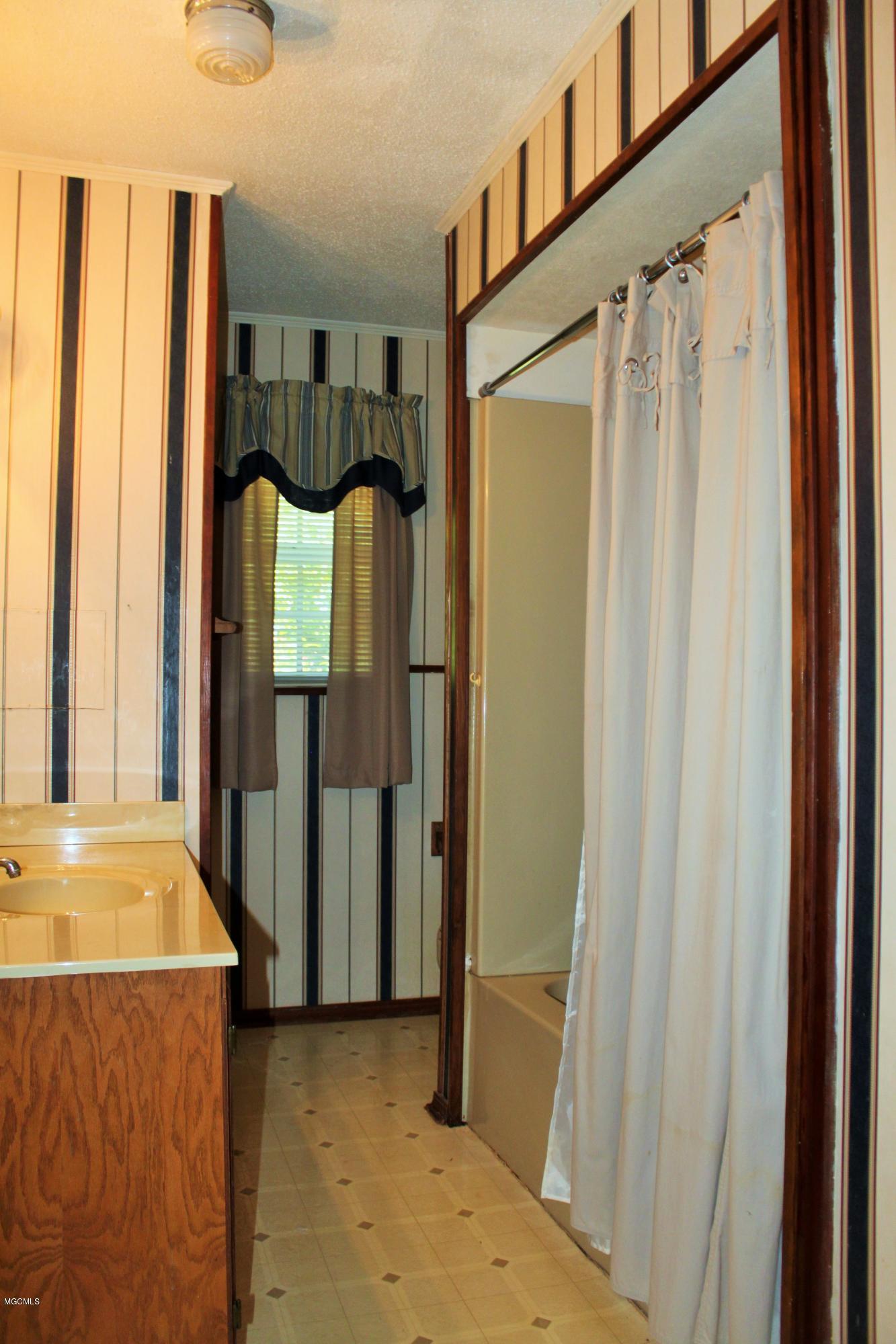 1057 Route 5 Road Lucedale, MS 39452 - Photo 15 of 34 Hall Bath