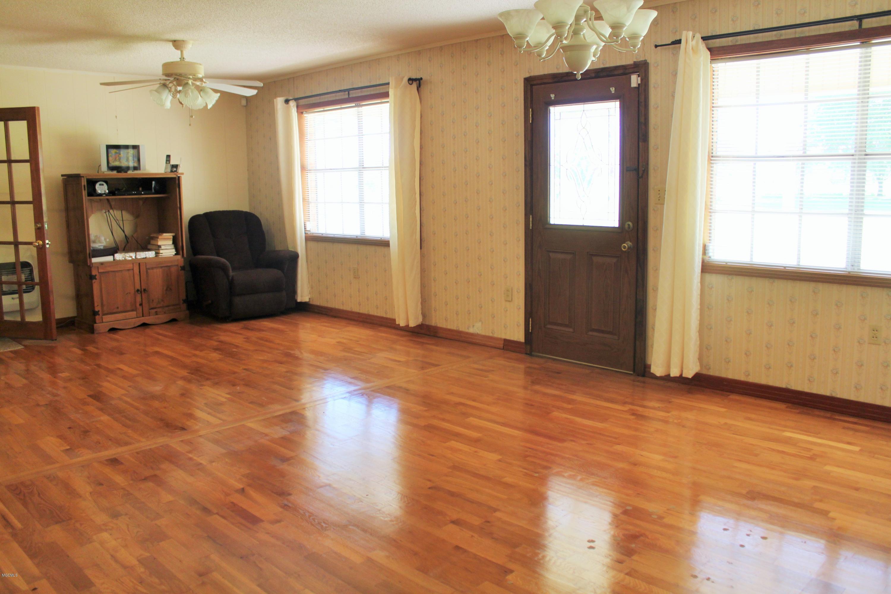 1057 Route 5 Road Lucedale, MS 39452 - Photo 10 of 34 Living