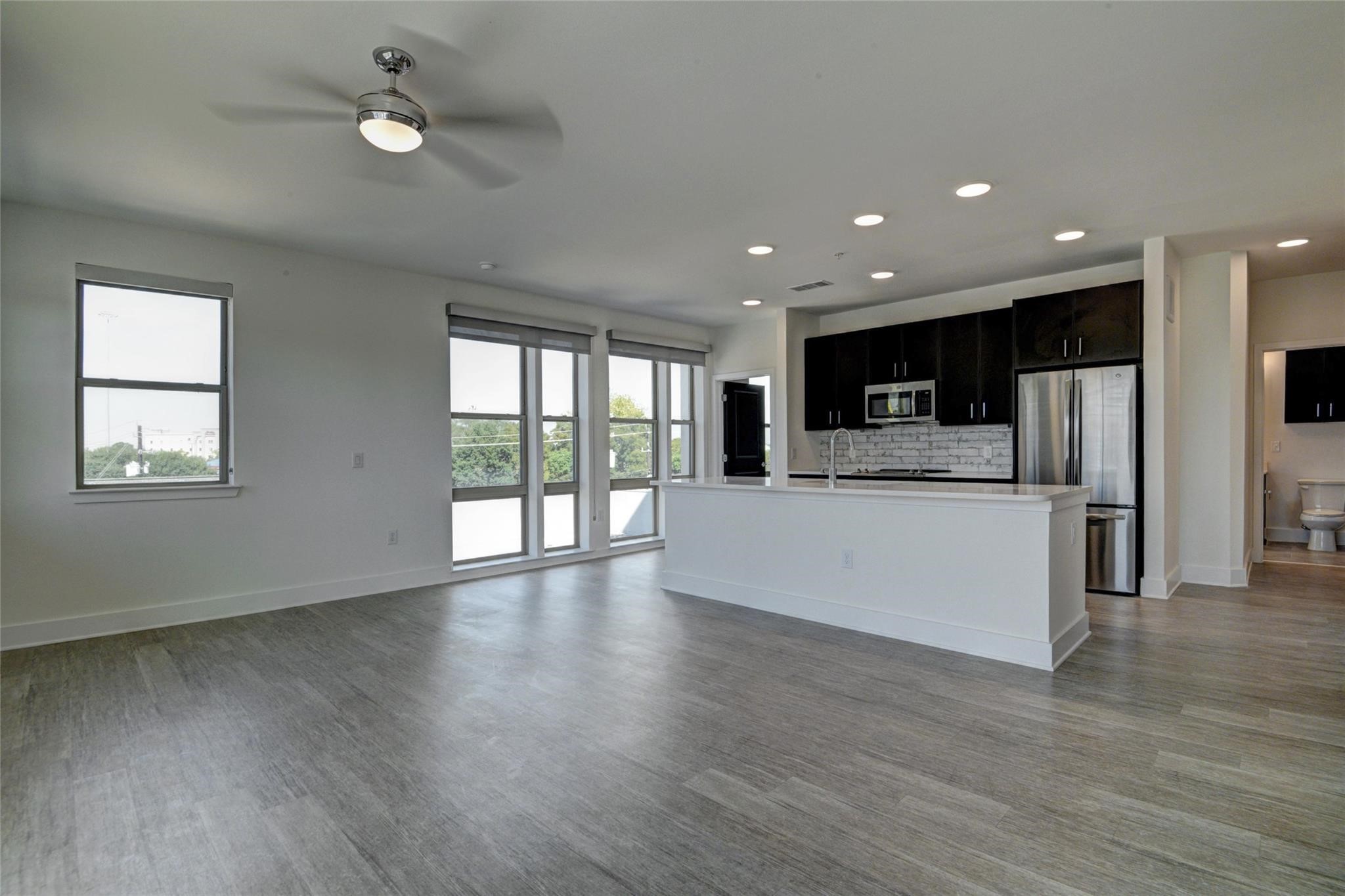 6400 Washington Avenue, Unit 301 Houston, TX 77007 - Photo 3 of 50
