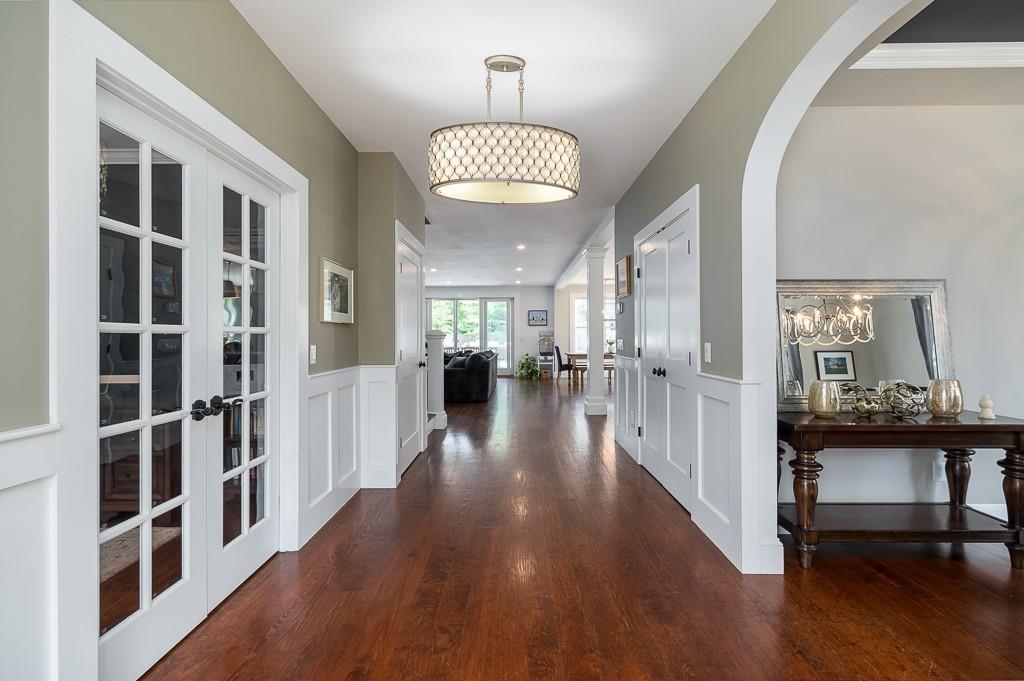 26 Ledgewood Road Manchester, MA 01944 - Photo 5 of 35 Gallery Image 5