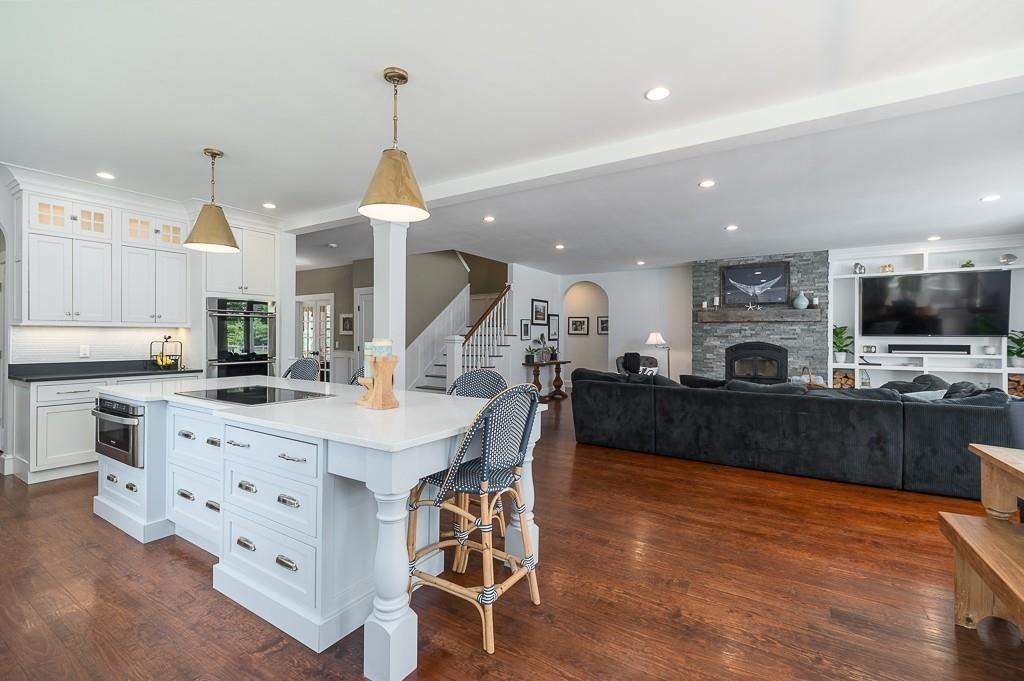 26 Ledgewood Road Manchester, MA 01944 - Photo 8 of 35 Gallery Image 8
