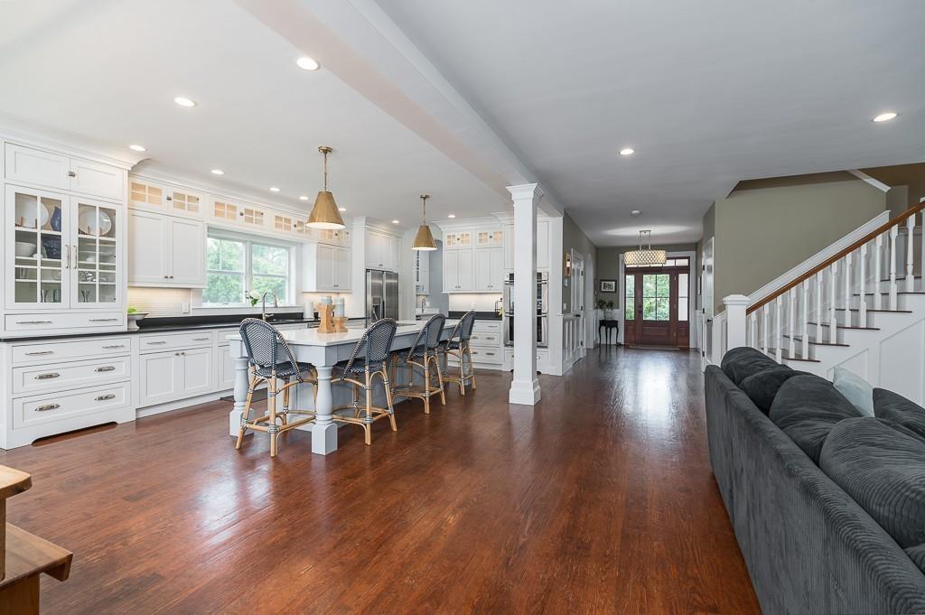 26 Ledgewood Road Manchester, MA 01944 - Photo 9 of 35 Gallery Image 9