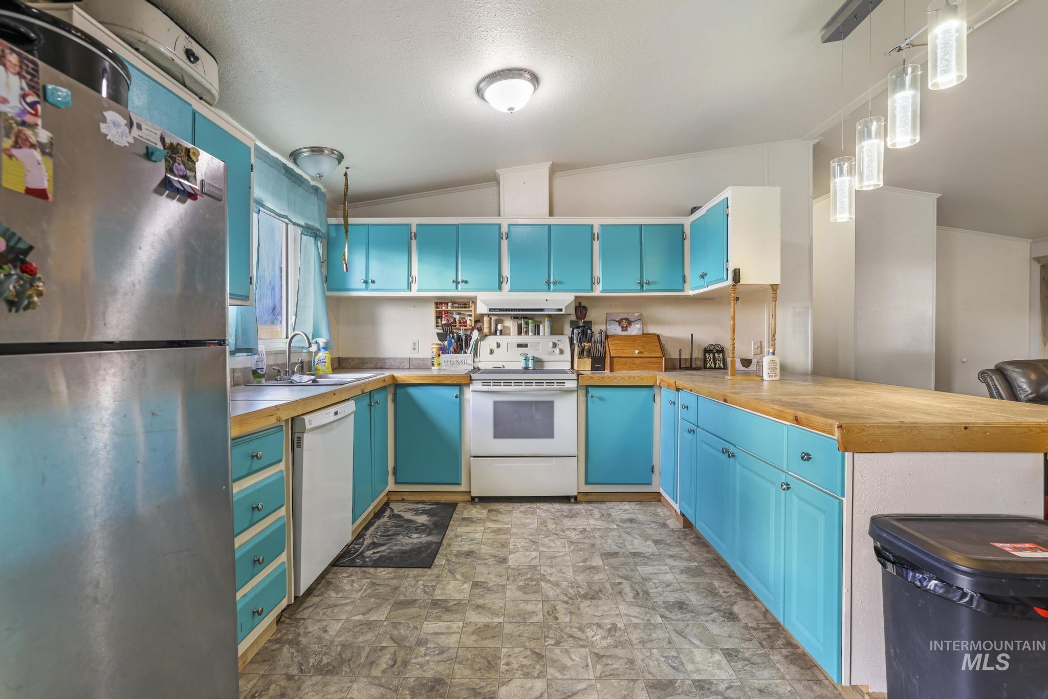 89 South 860 Road West Paul, ID 83347 - Photo 8 of 36