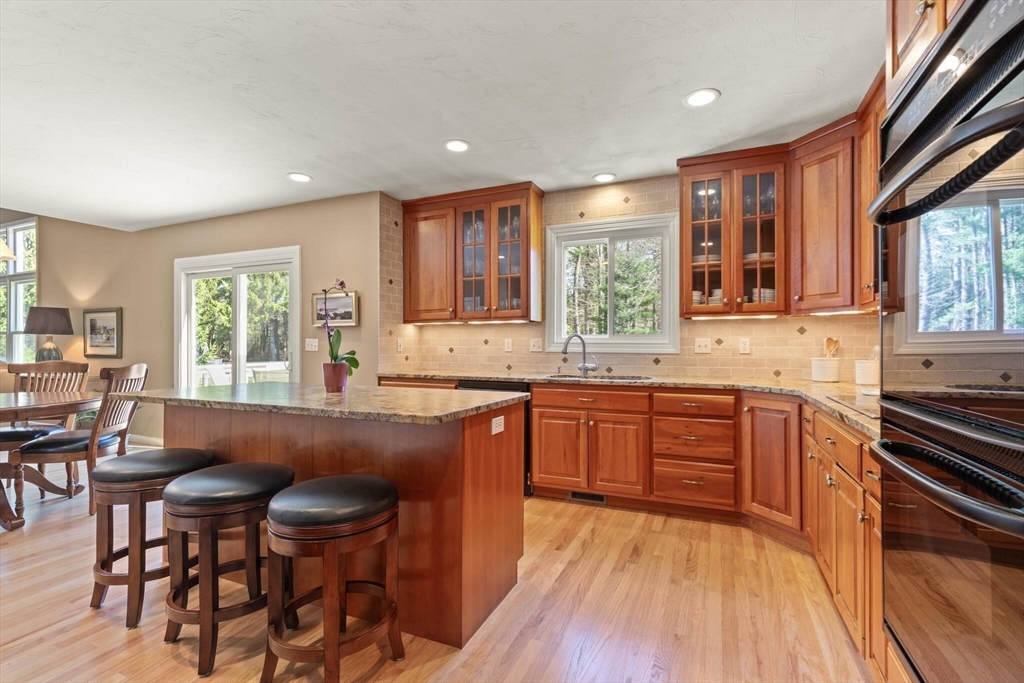 20 Comstock Drive Wrentham, MA 02093 - Photo 9 of 42