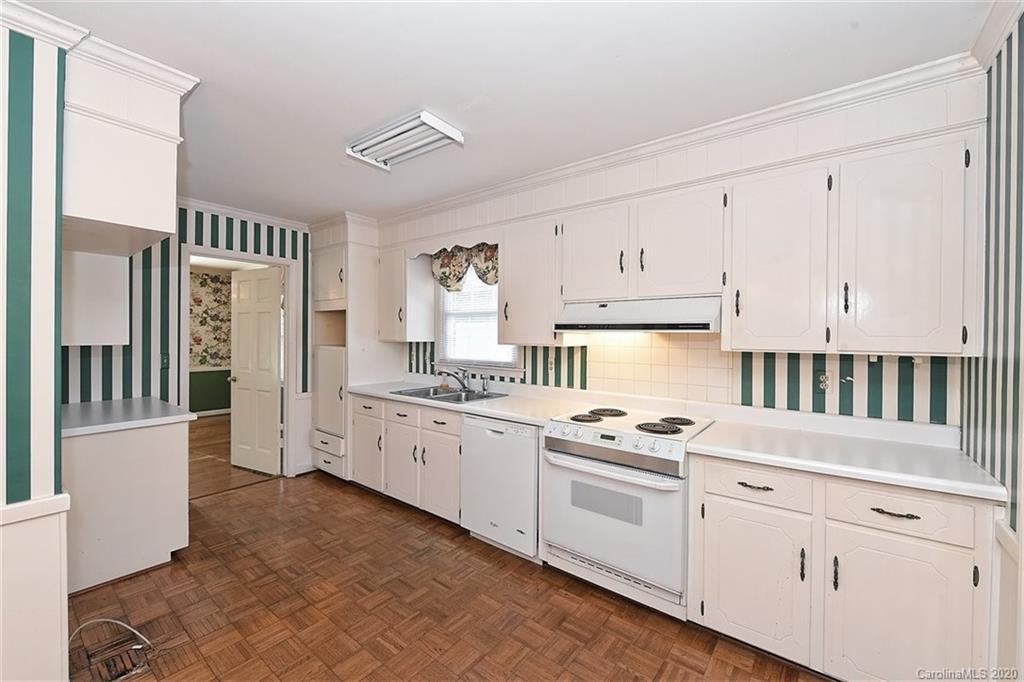 6128 Yellowood Road Charlotte, NC 28210 - Photo 11 of 34 Gallery Image 11