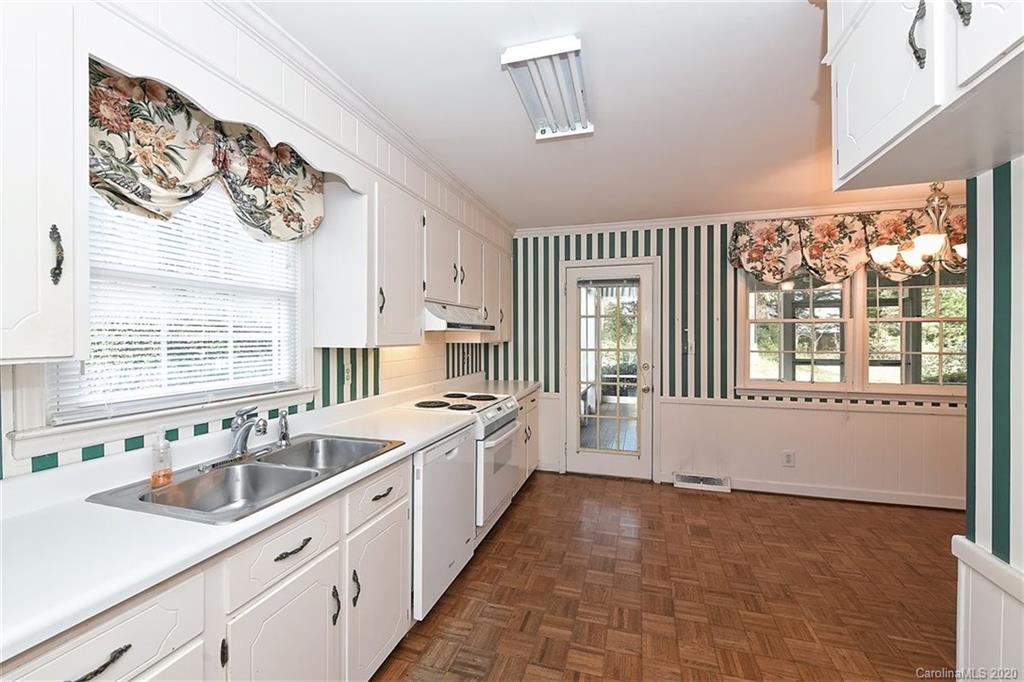 6128 Yellowood Road Charlotte, NC 28210 - Photo 12 of 34 Gallery Image 12
