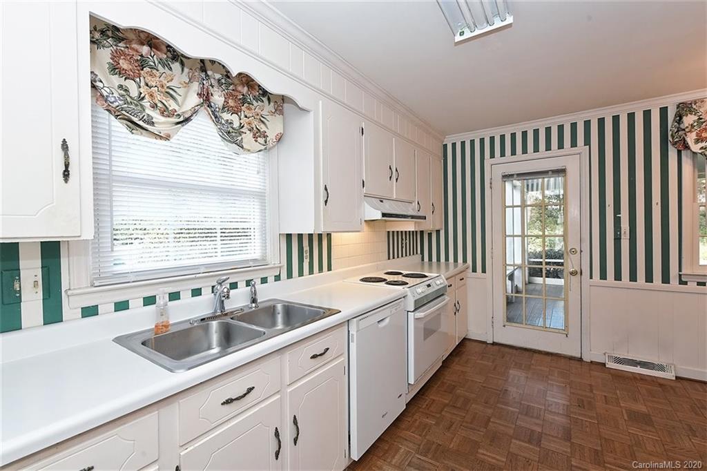 6128 Yellowood Road Charlotte, NC 28210 - Photo 13 of 34 Gallery Image 13