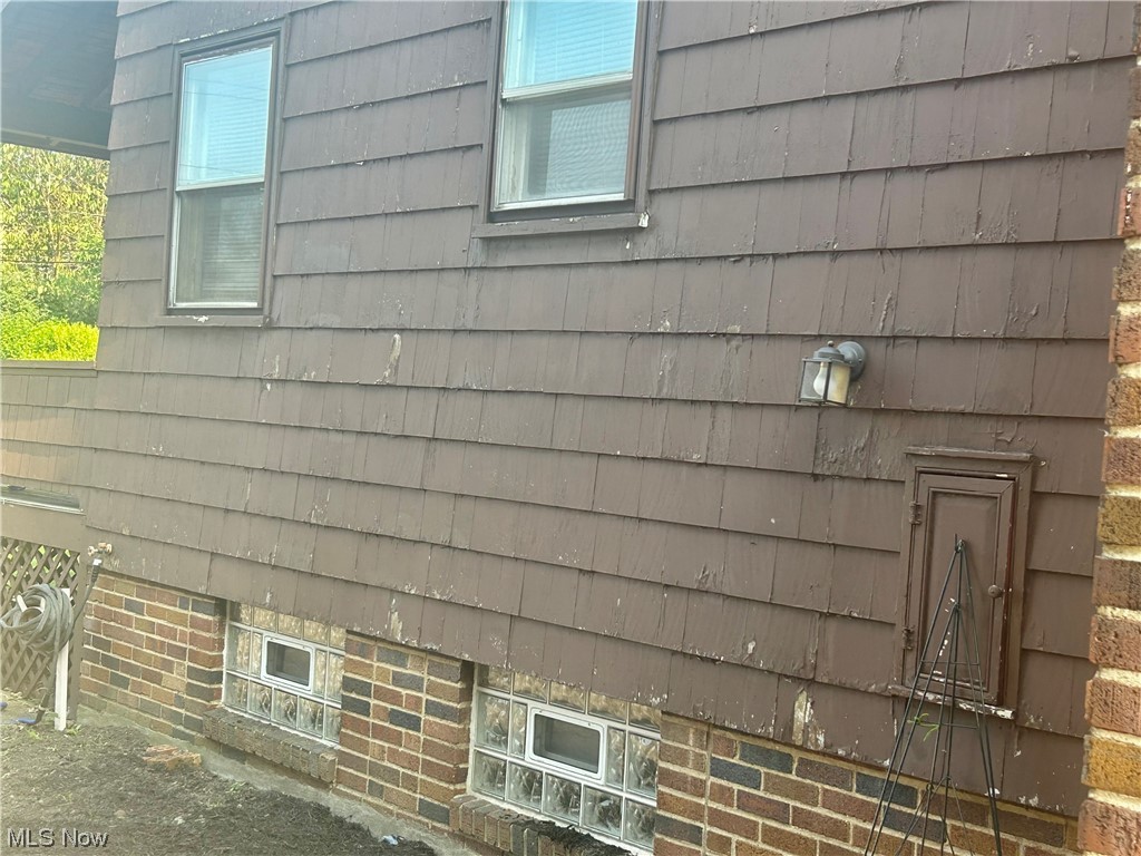 1303 Winston Road Cleveland, OH 44121 - Photo 3 of 16
