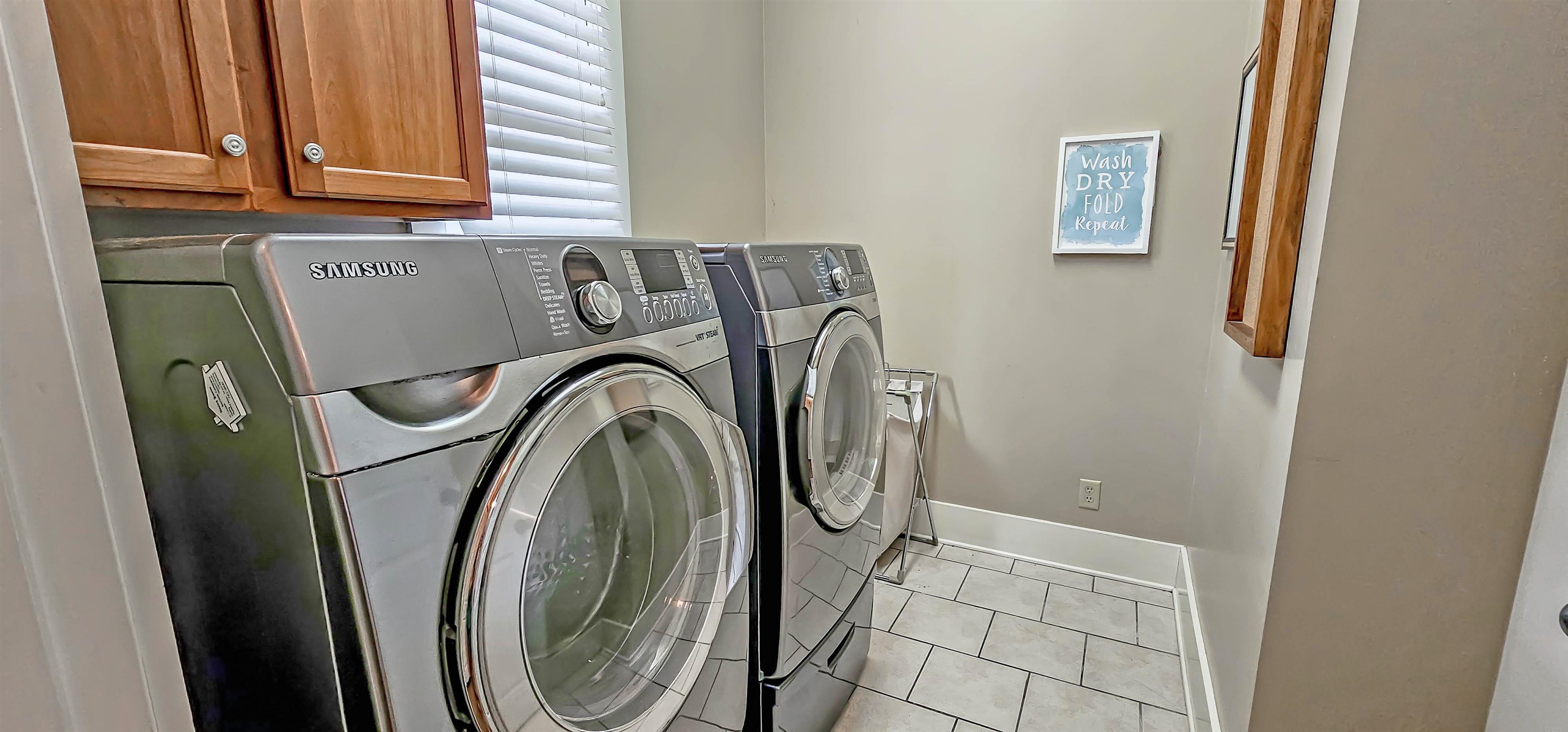 1784 Penshurst Drive Collierville, TN 38017 - Photo 19 of 40 a utility room with dryer and washer