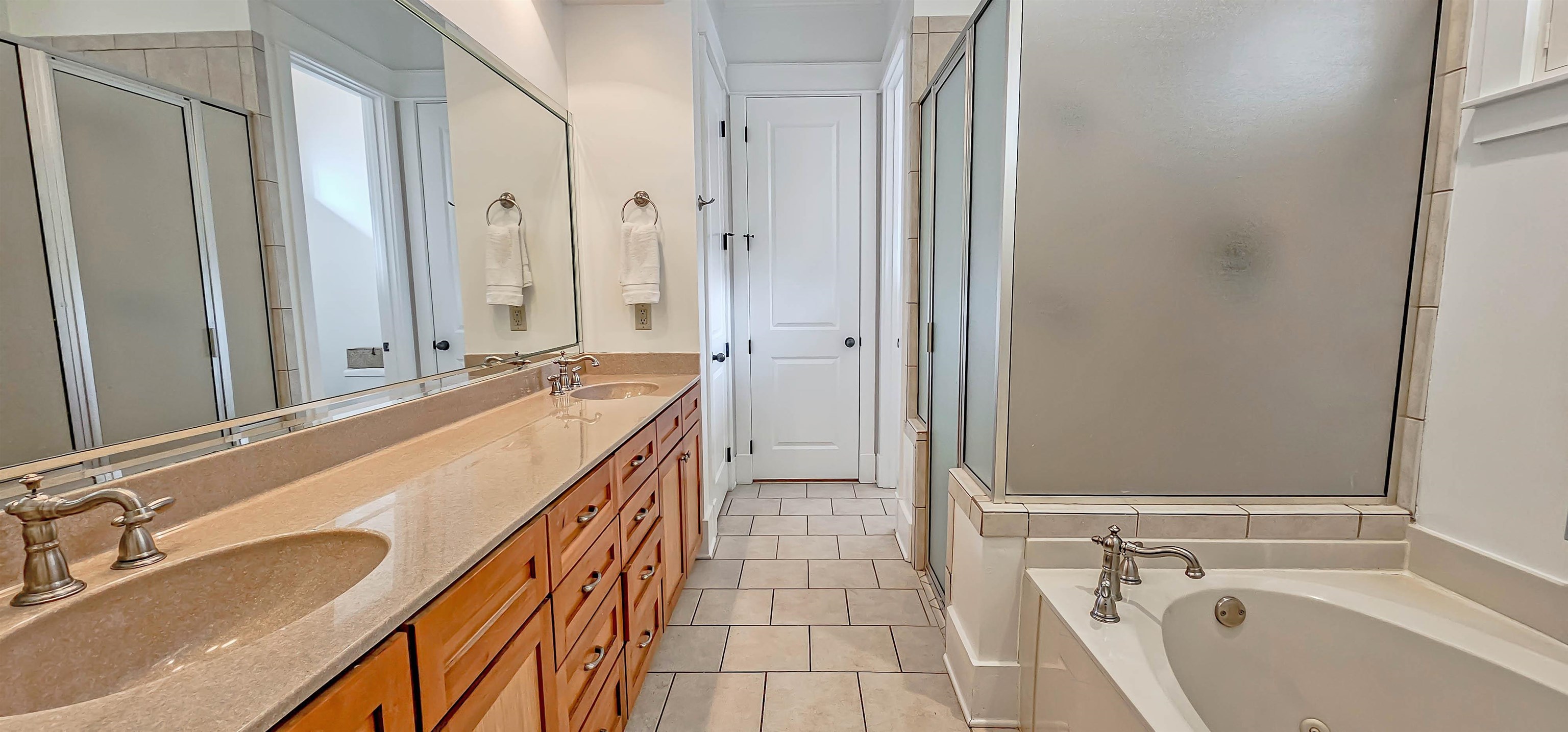 1784 Penshurst Drive Collierville, TN 38017 - Photo 22 of 40 a bathroom with a tub sink and mirror