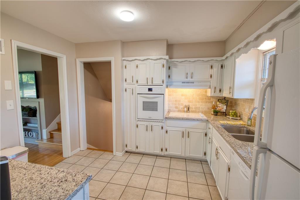 9200 Reeder Drive Overland Park, KS 66214 - Photo 17 of 37