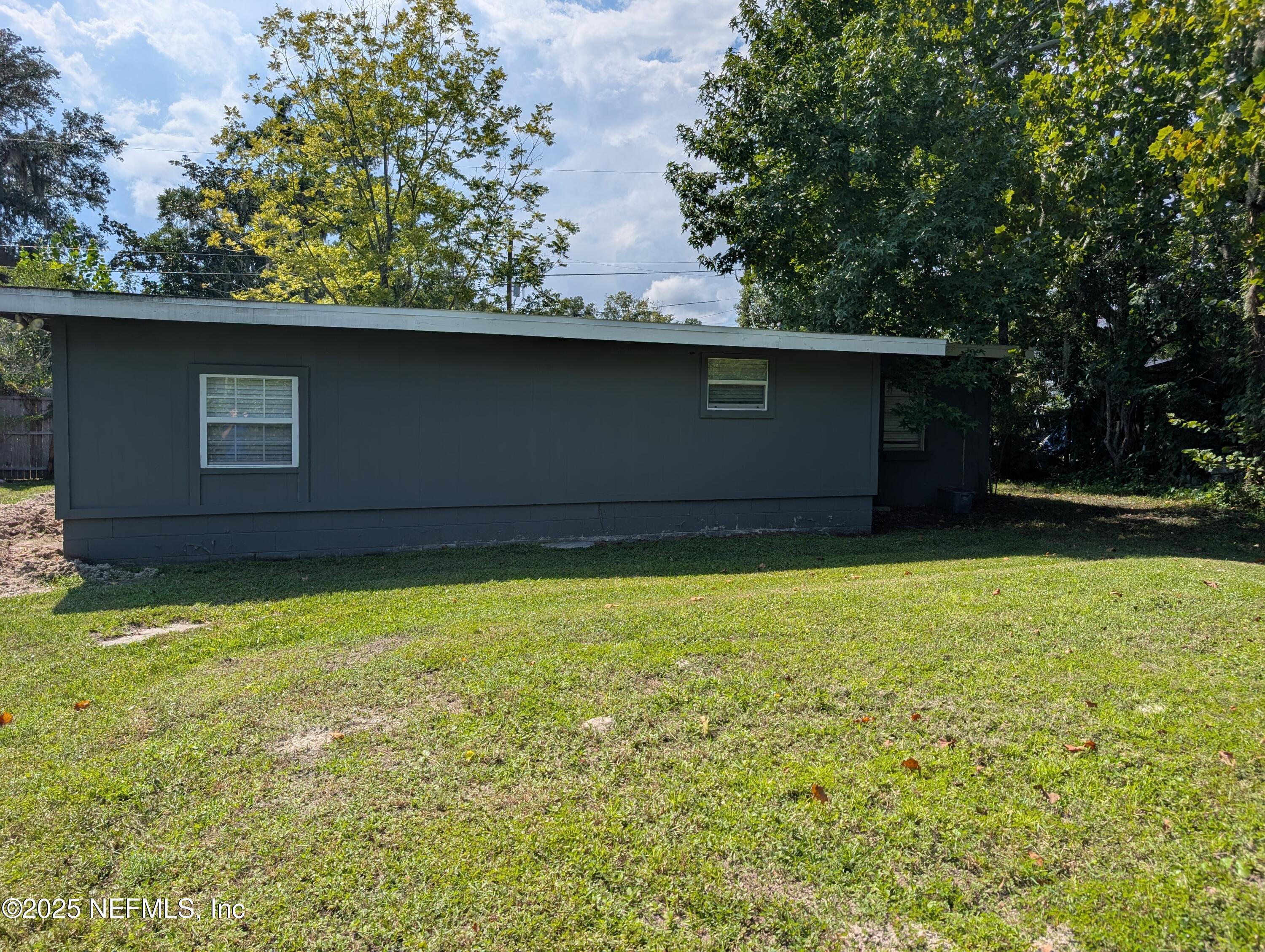 1339 Ellis Road South Jacksonville, FL 32205 - Photo 4 of 26 a house with a outdoor space