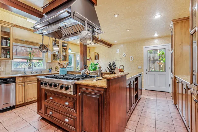 $2,299,000 | 949 Pleasant Hill Road, Redwood City, CA 94061