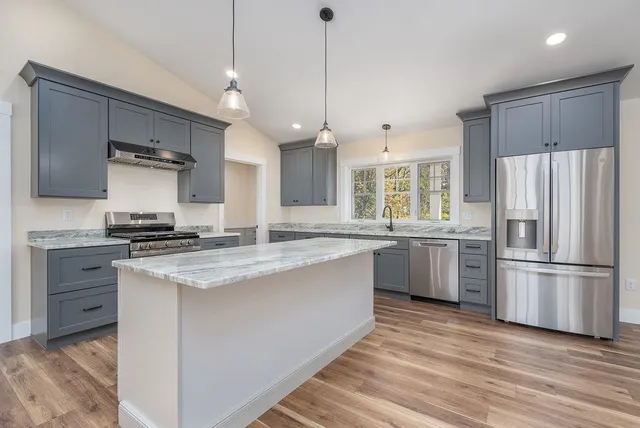 $925,000 | 320 Knox Marsh Road, Dover, NH 03820