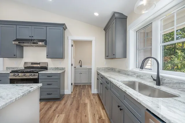 $925,000 | 320 Knox Marsh Road, Dover, NH 03820