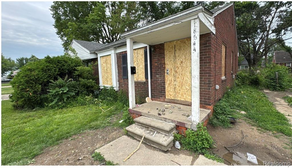 18644 Kelly Road Detroit, MI 48224 - Photo 1 of 9