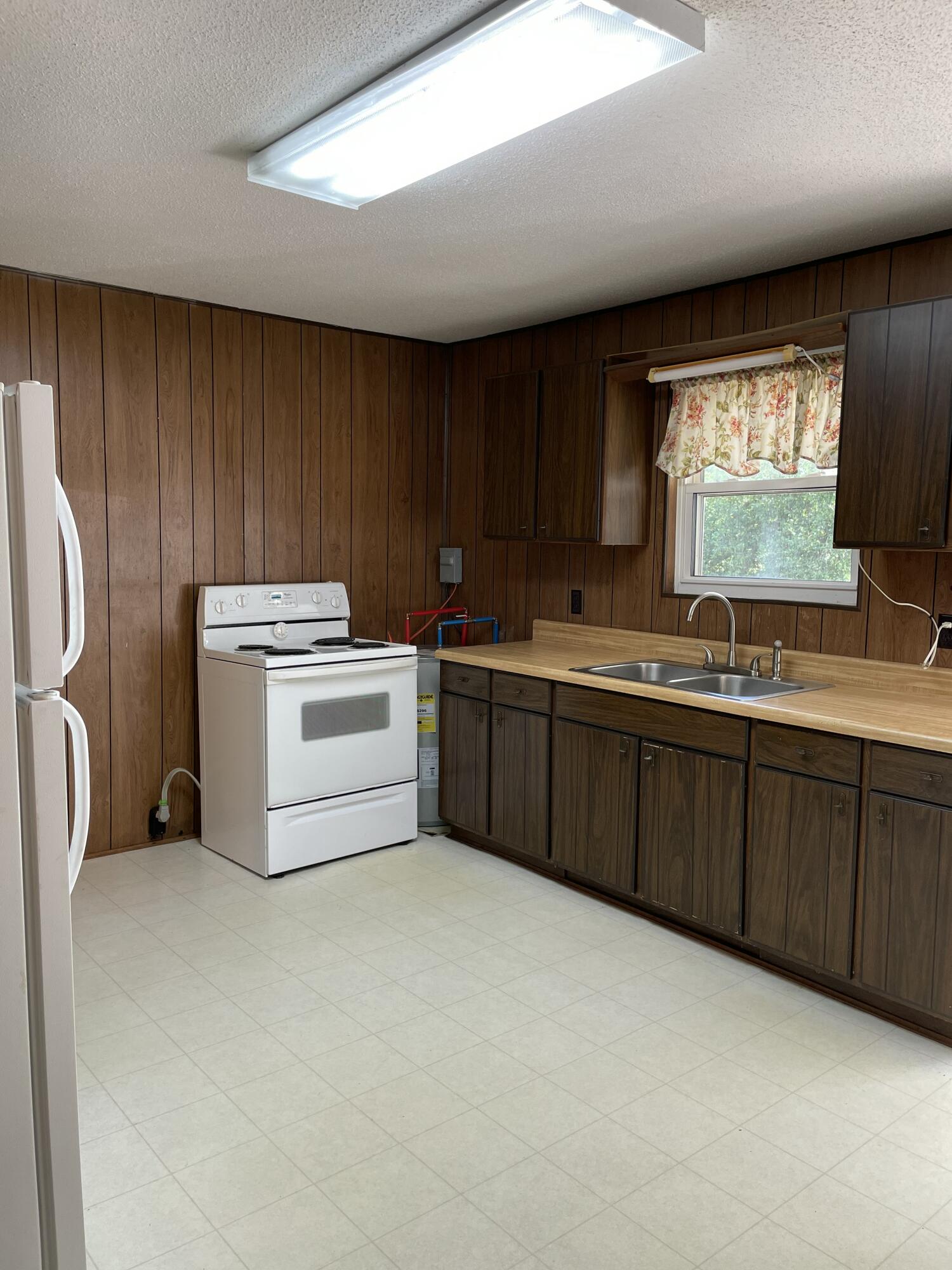 3820 Murray Road Martinez, GA 30907 - Photo 5 of 6 SPACIOUS KITCHEN
