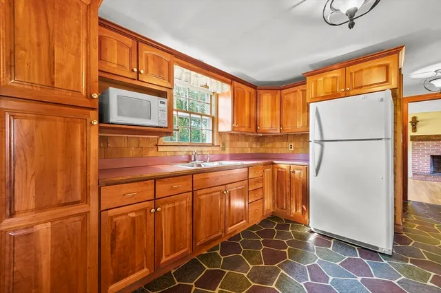 $500,000 | 20 Albion Lane, West Newbury, MA 01985