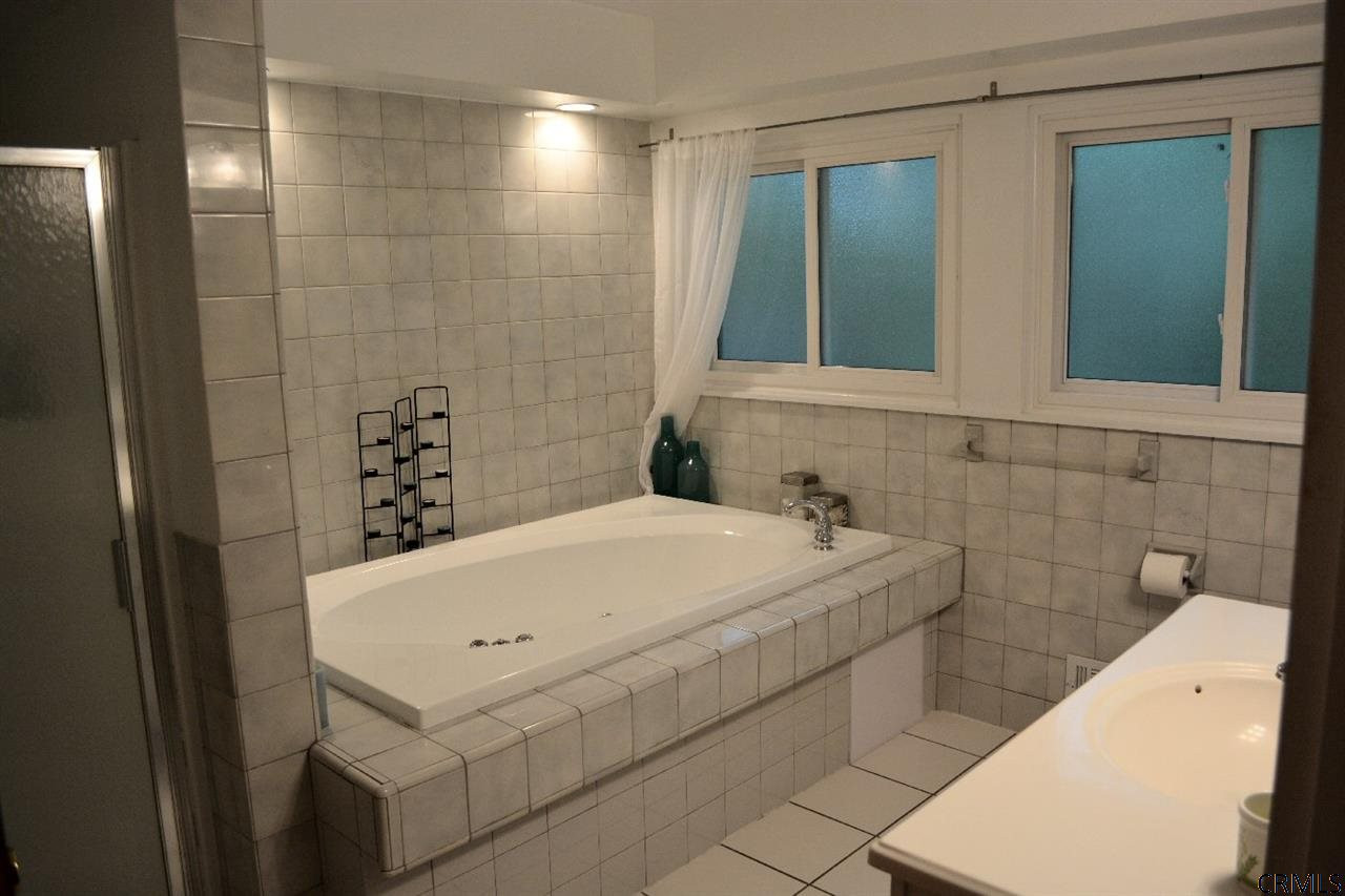 40 Tanglewood Road Colonie, NY 12205 - Photo 8 of 15 Photo 8