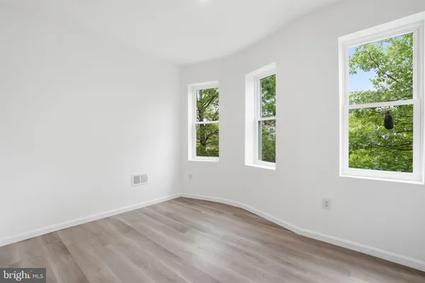 $2,500 | 233 North Luzerne Avenue, Baltimore, MD 21224