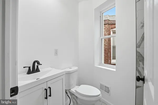 $2,500 | 233 North Luzerne Avenue, Baltimore, MD 21224