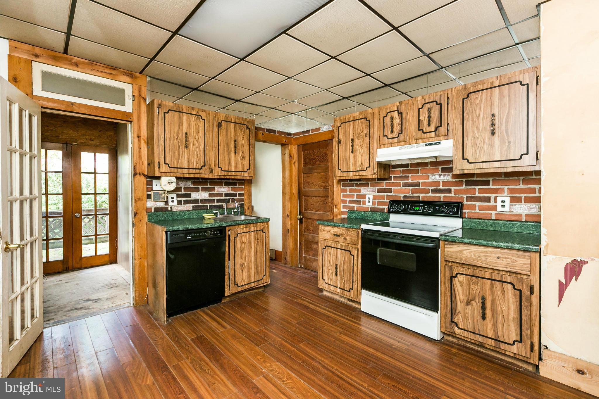 6604 Sherwood Road Baltimore, MD 21239 - Photo 8 of 22 Kitchen