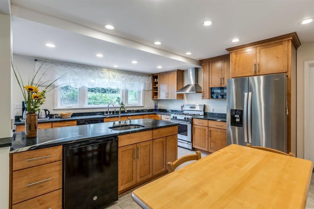 125 Byron Road Pittsburgh, PA 15237 - Photo 3 of 25 Enter into this spacious eat-in kitchen with a double sink. Lots of Maple cabinetry, stainless steel appliances, beverage refrigerator, soft close drawers, recessed lighting.