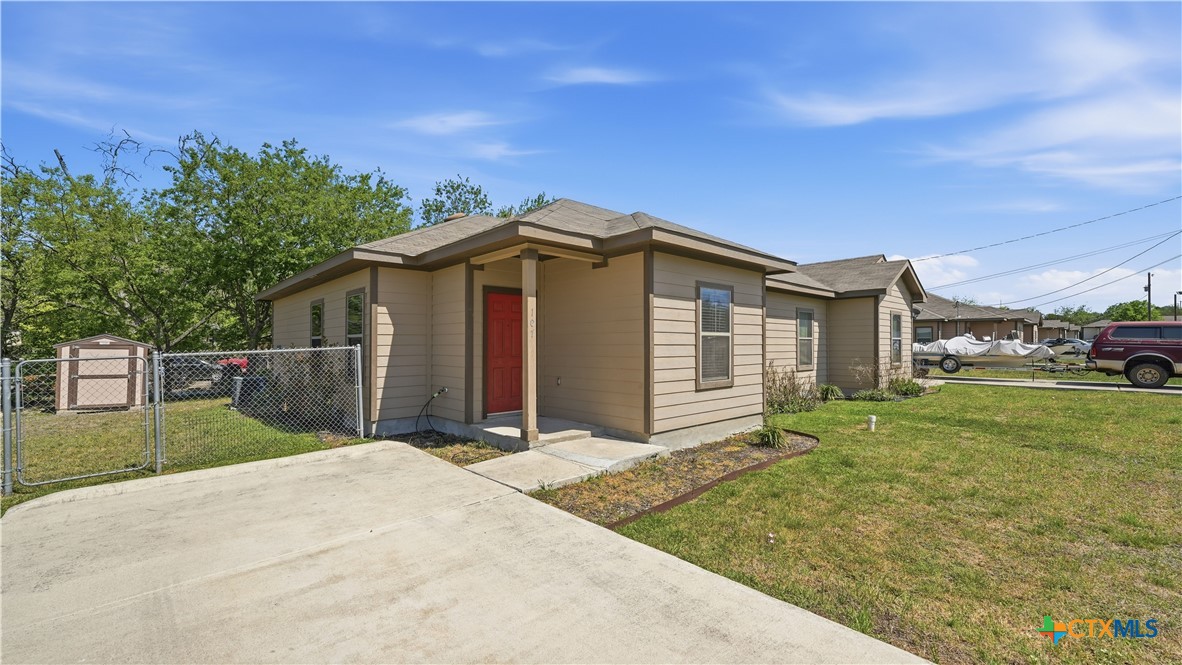 a view of a house with a yard
