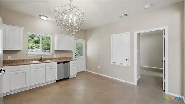 $1,374 | 107 Rosedale Avenue, New Braunfels, TX 78130