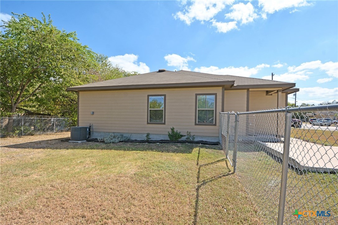107 Rosedale Avenue New Braunfels, TX 78130 - Photo 20 of 21 a house view with a backyard space