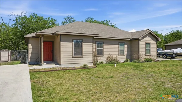 $1,374 | 107 Rosedale Avenue, New Braunfels, TX 78130