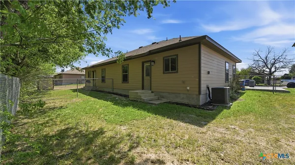$1,374 | 107 Rosedale Avenue, New Braunfels, TX 78130